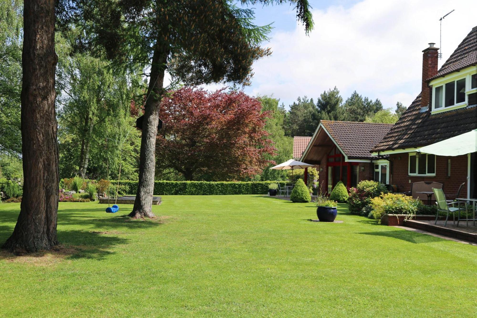 Surlingham Lodge Garden Cottage In Rspb Village Near NWI Exterior photo
